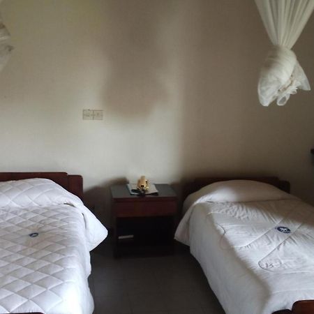 White Horse Inn Kabale 외부 사진