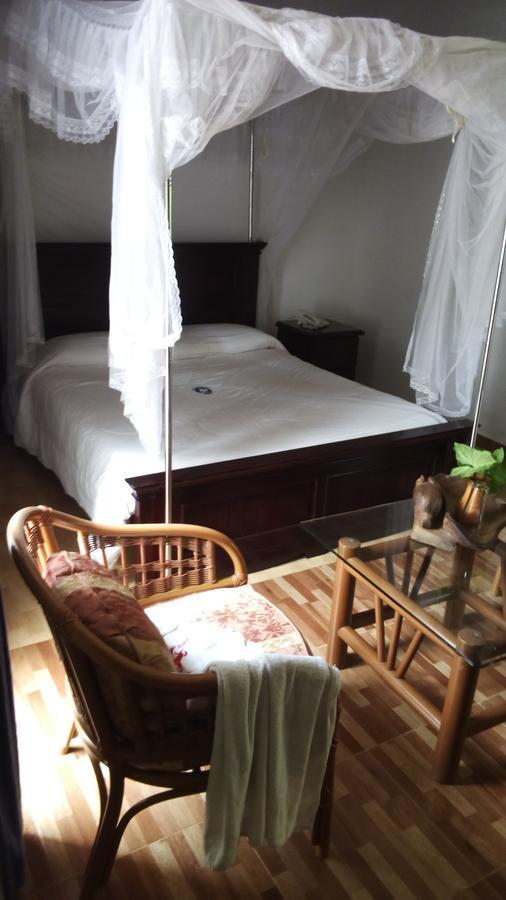 White Horse Inn Kabale 외부 사진